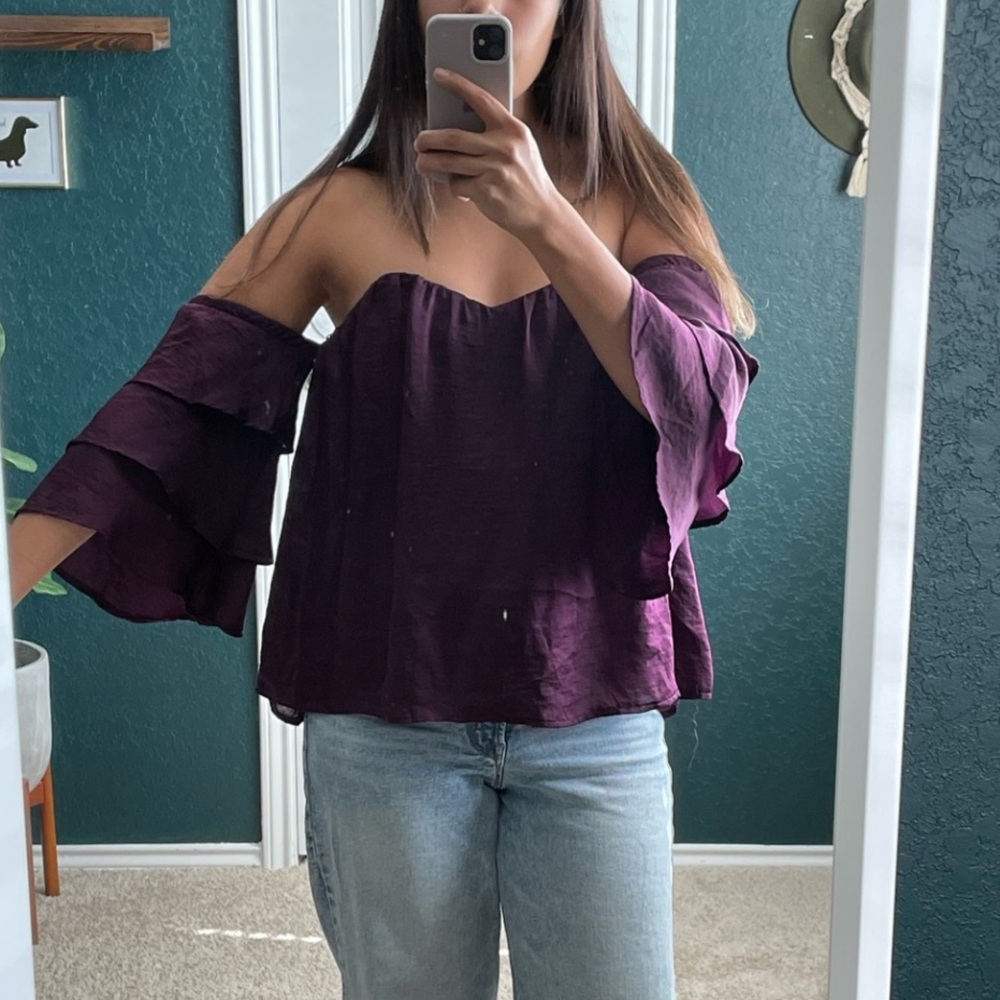 Off shoulder sweetheart neckline ruffled top